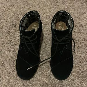 Womens Toms closed toe wedges